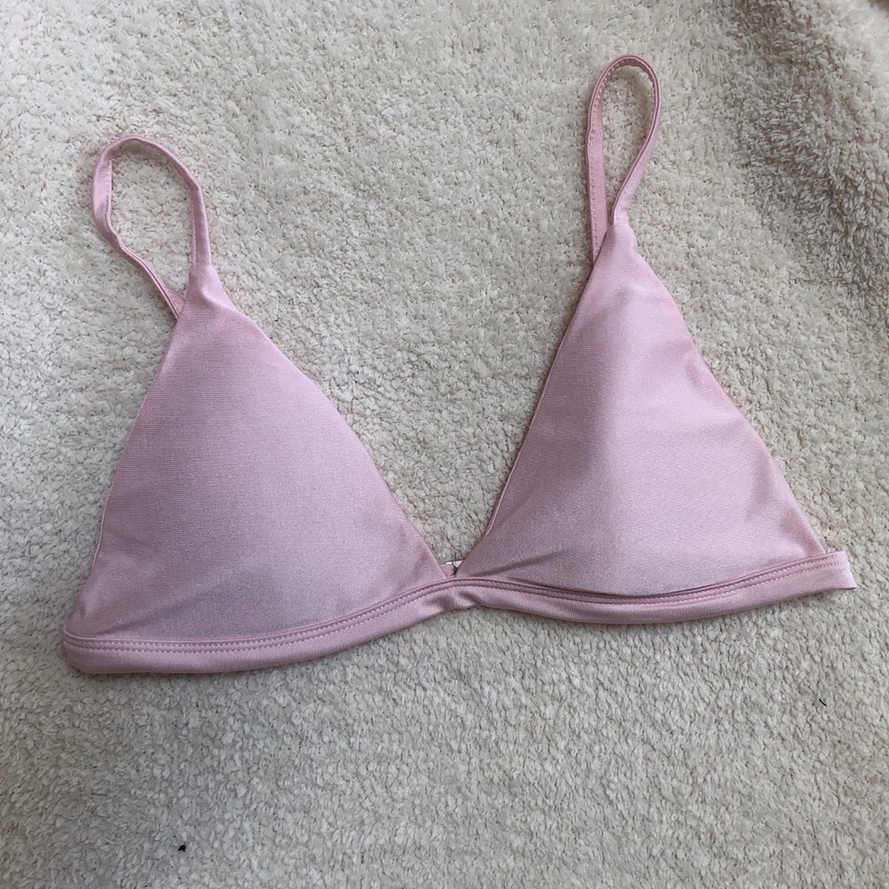 NEW, NEVER WORN! Pink bikini top 👙